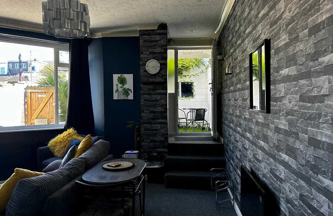 Bournemouth'S Hidden Garden Apartment-1